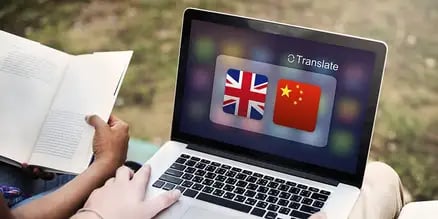 laptop with English and Chinese language options