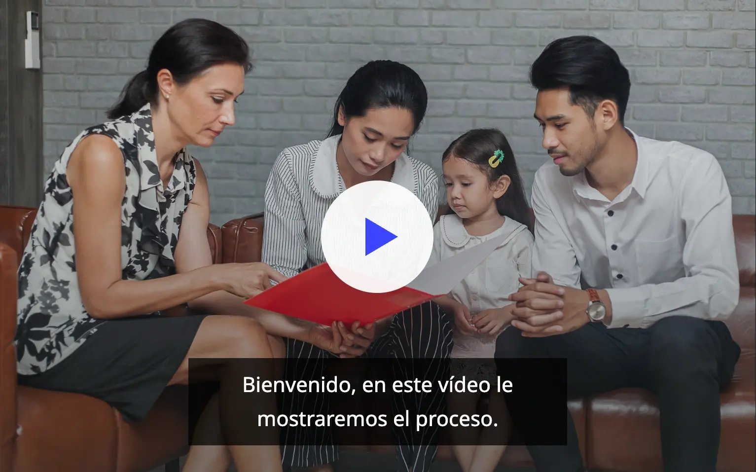 Video still of an adviser going through paperwork with a family, with Spanish subtitles across the bottom and a play button overlay